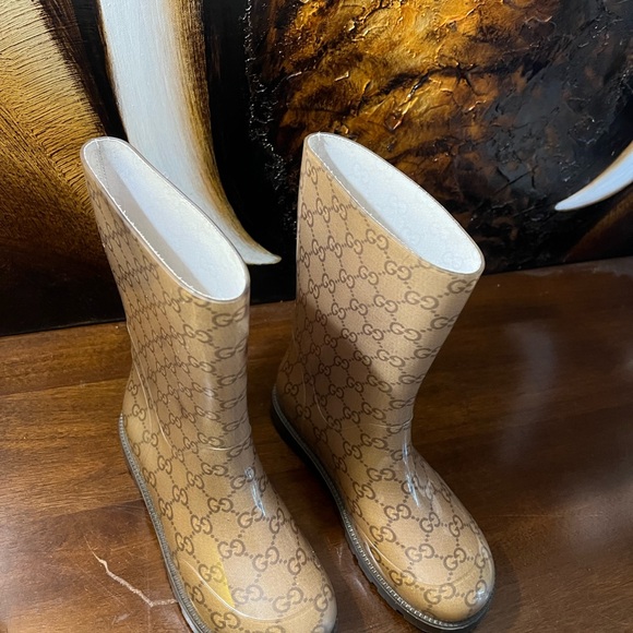 Authentic Gucci Rain/Snow Boots. Size 33 - Picture 3 of 15